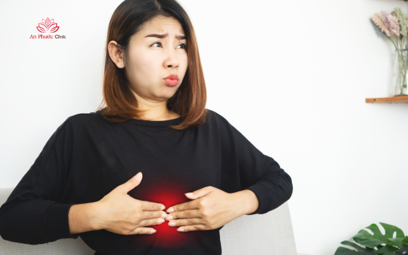 Đau âm ỉ hoặc nóng rát vùng thượng vị